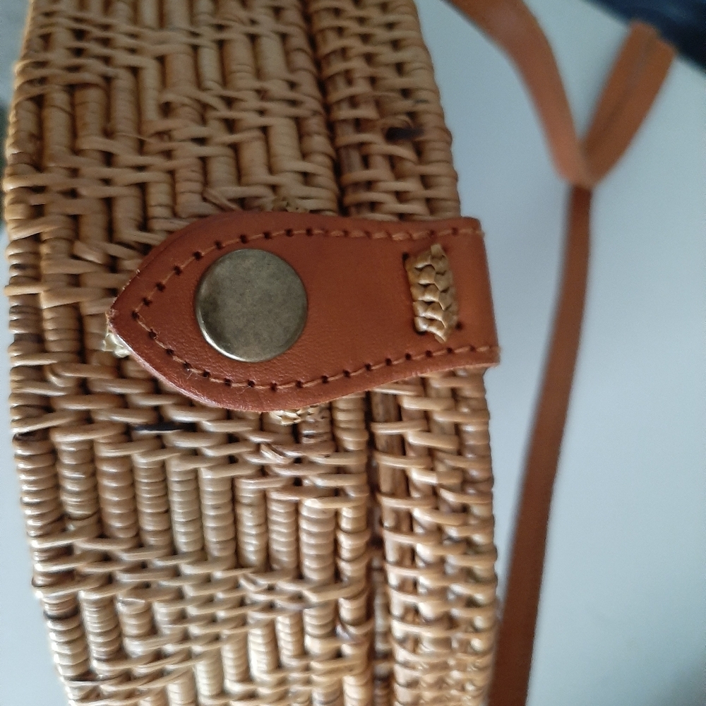 Handbag - Picture 2 of 3